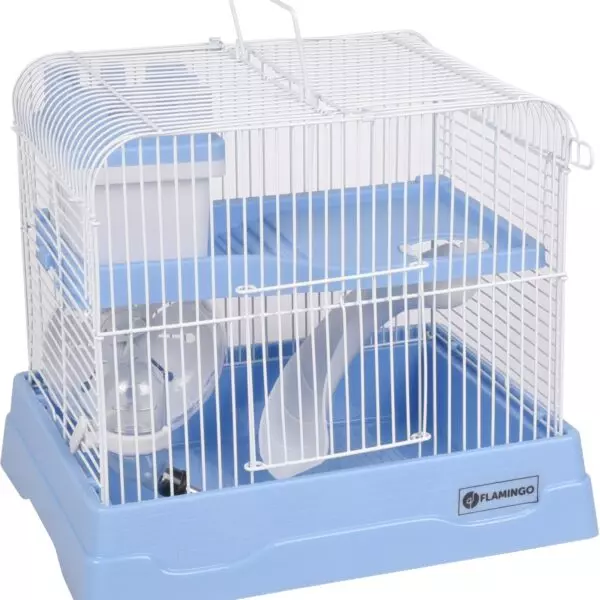 Flamingo Dinky   Kooi HAMSTERKOOI DINKY BLAUW 30x23x26CM De hamsterkooi Dinky wordt gebruikt als tijdelijke kooi bij bijvoorbeeld ziekte of het tijdelijk apart plaatsen van een hamster. Deze hamsterkooi beschikt over alles wat een hamsterverblijf nodig heeft: een schuilhuisje