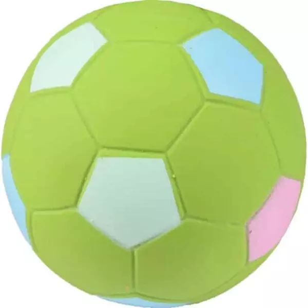 Flamingo Wendela   Speelgoed LATEX VOETBAL DISPLAY 6CM Deze 6cm latex voetbal display is ideaal voor honden die hun voetbalvaardigheden willen tonen. Het duurzame materiaal en de squeaker zorgen voor extra speelplezier. Geschikt voor apporteren en spelen.